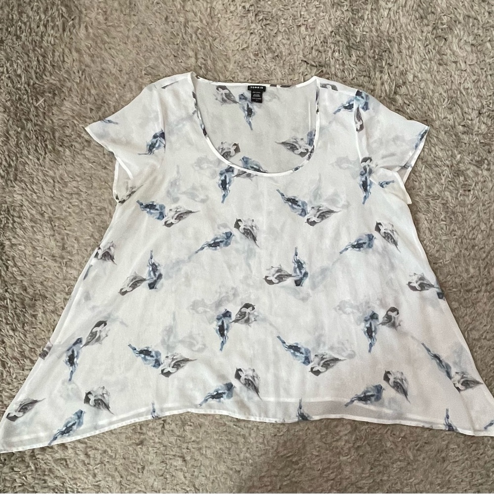 Torrid Watercolor Birds Flowy Shark Bite Style Blouse Size 1